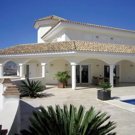 Luxurious In The Sun * El Faro
